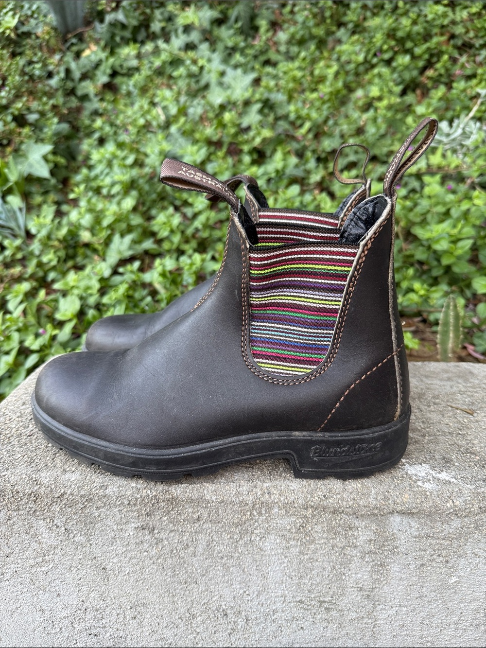 Blundstone Brown Chelsea Boot with Multi-Stripe Elastic